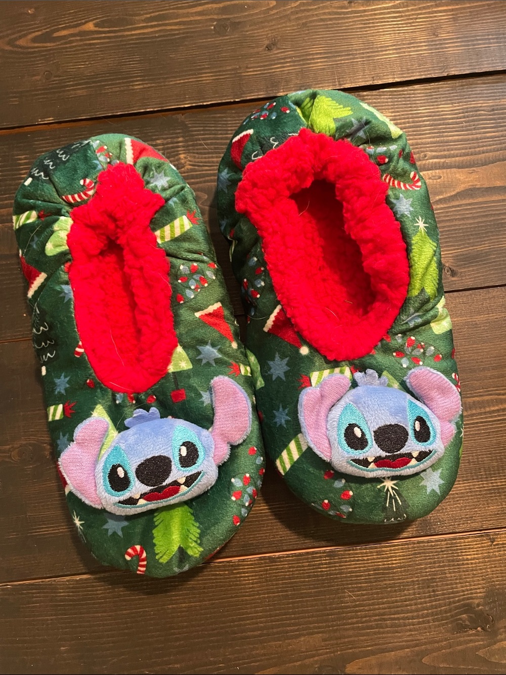 Disney Kids Stitch Holiday Plush Footie Slippers - Green & Red